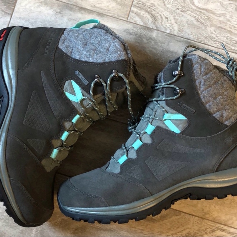Women’s Salomon boots NWT